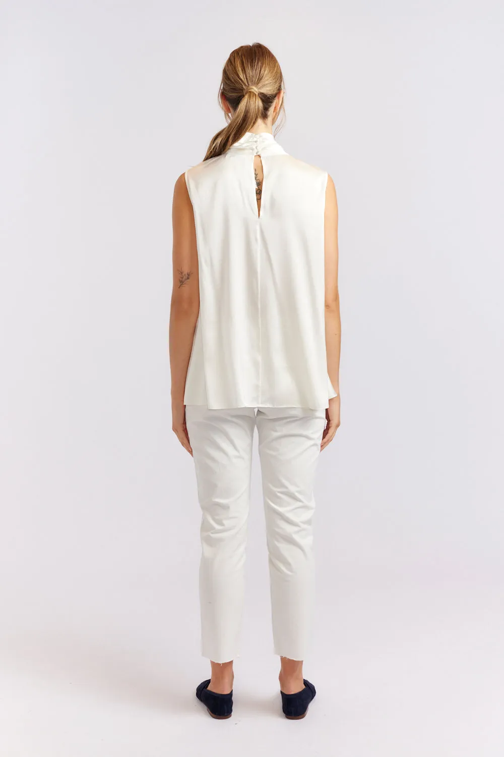 Alessandra | Pussy Bow Sleeveless Top
