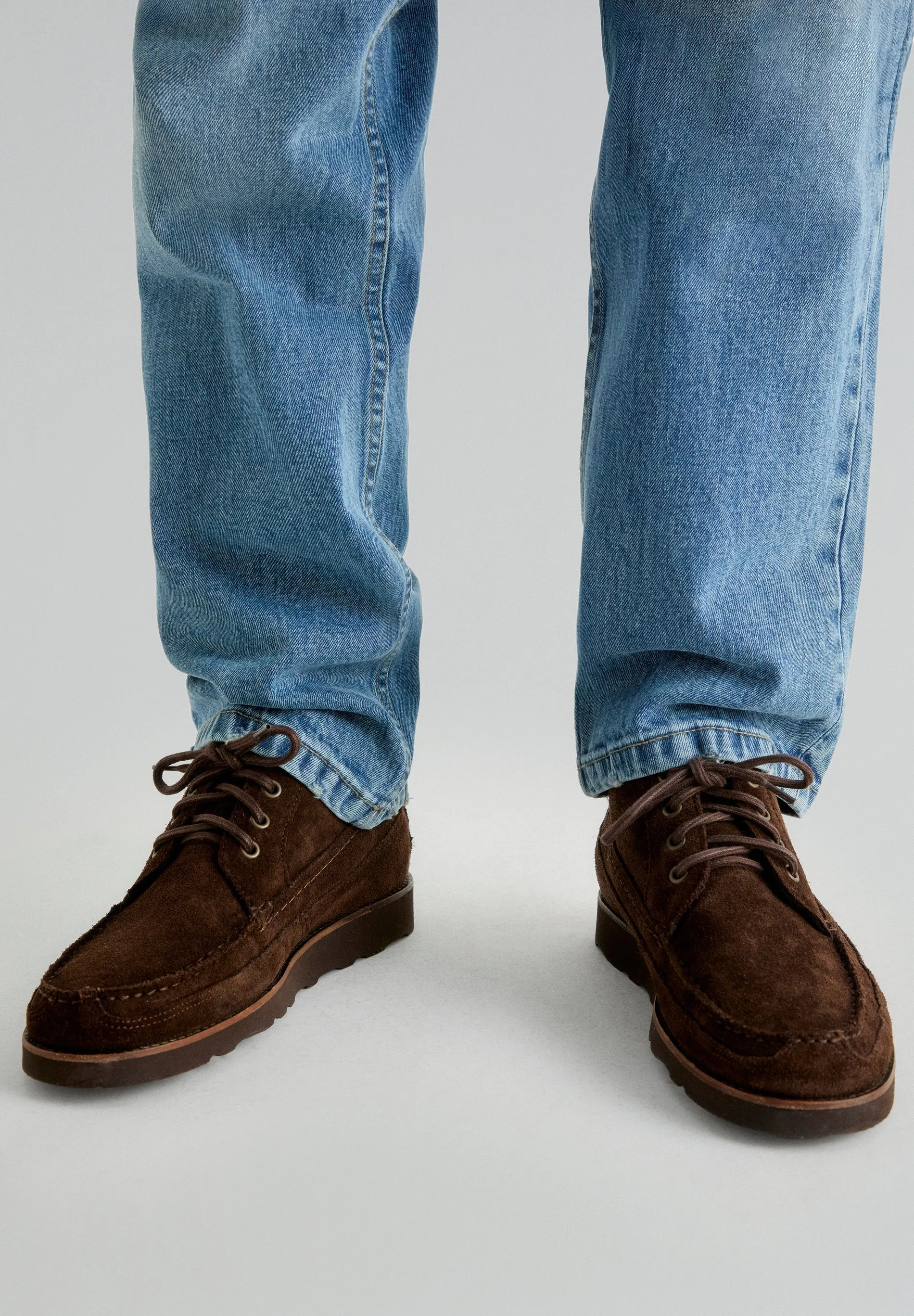BOTAS DE CAMURÇA COM ATACADORES