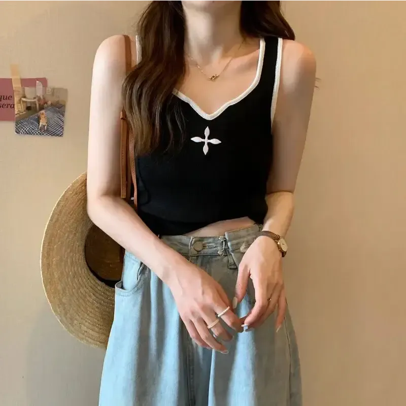 Chic Sleeveless Top with Delicate Emblem for Y2K Fashion