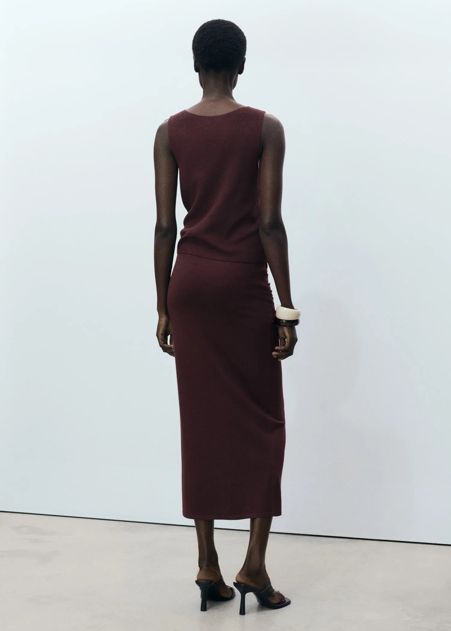 Knit skirt with knot detail