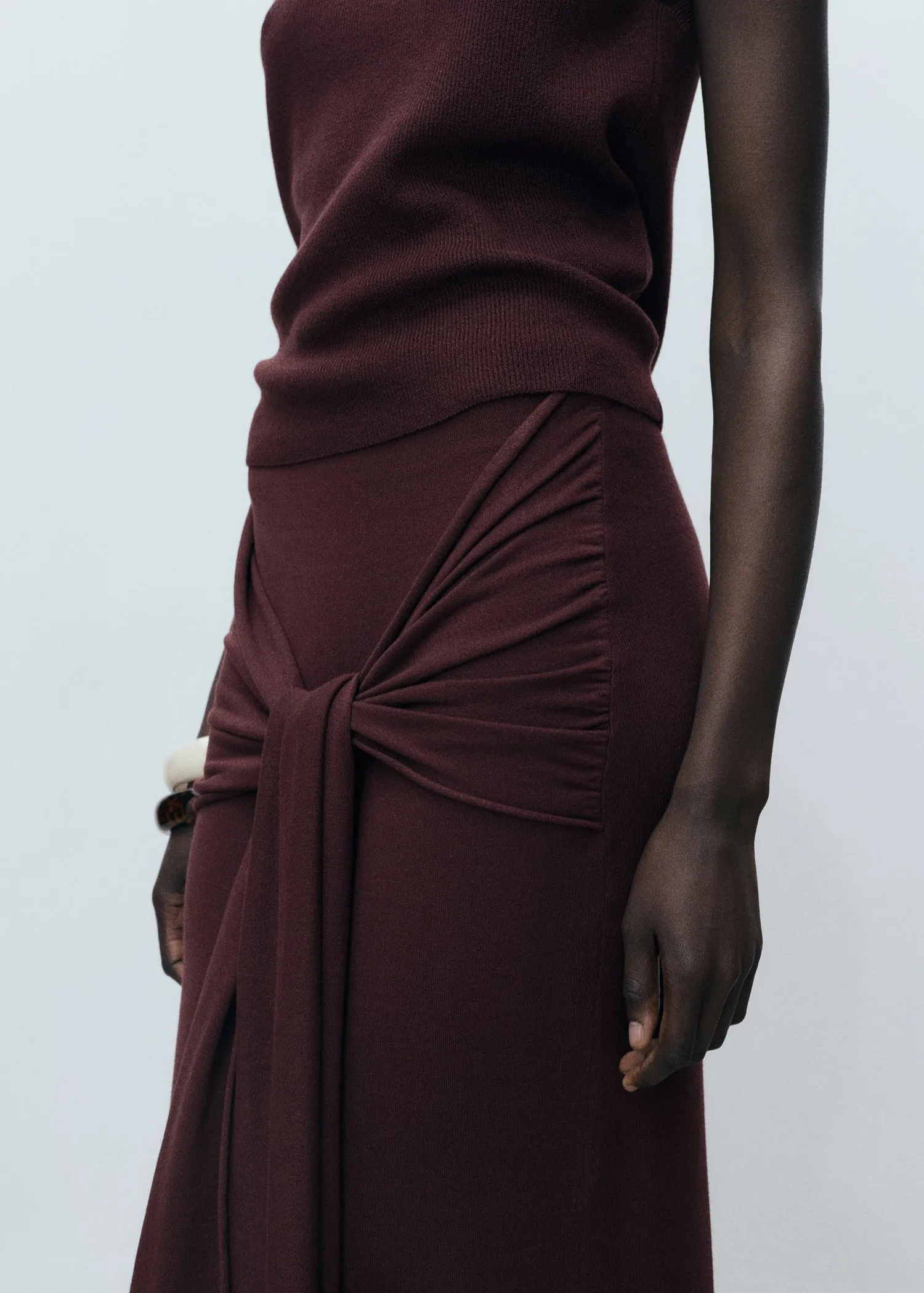 Knit skirt with knot detail