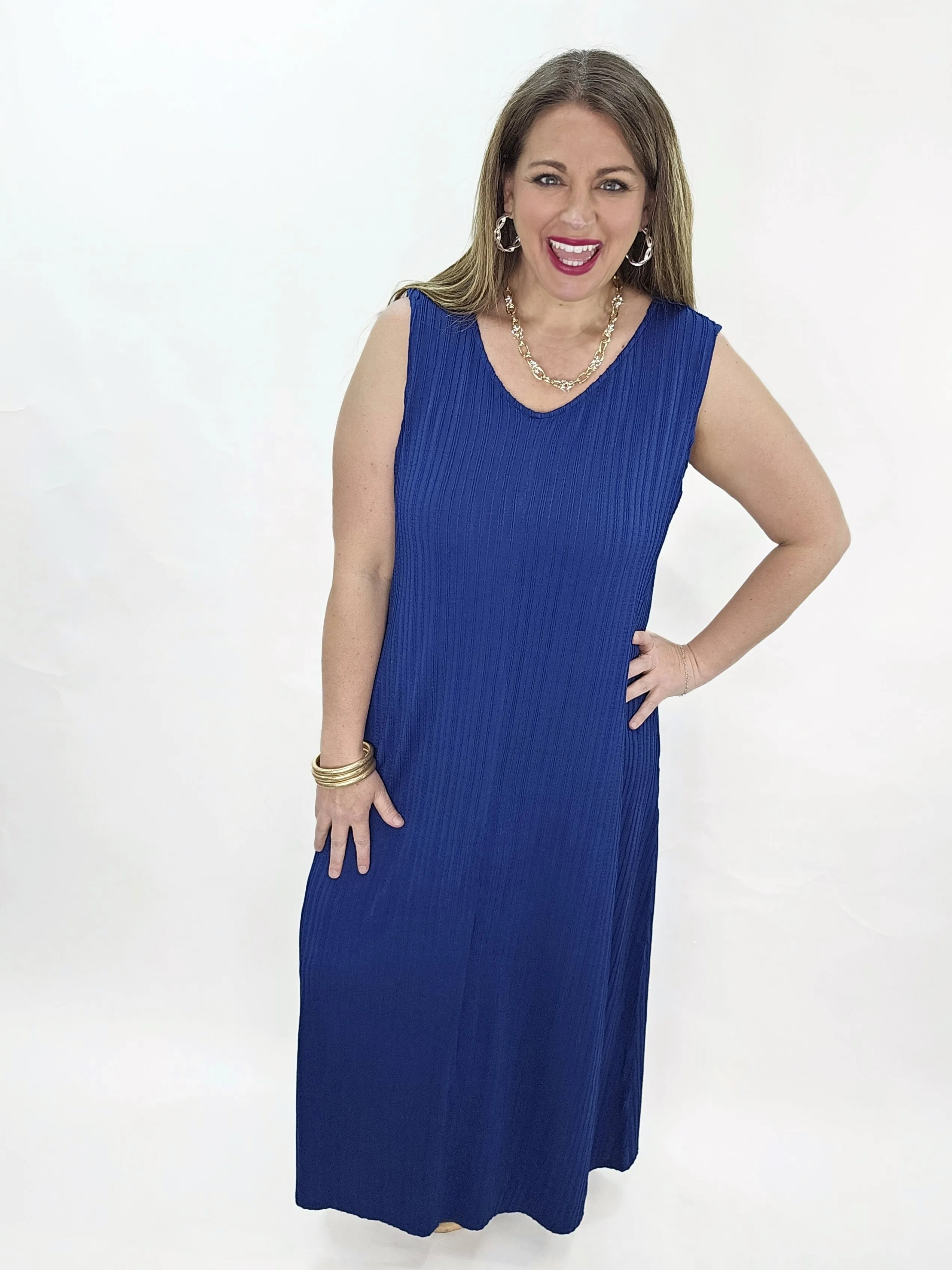 NAVY TEXTURED SLEEVELESS MAXI DRESS