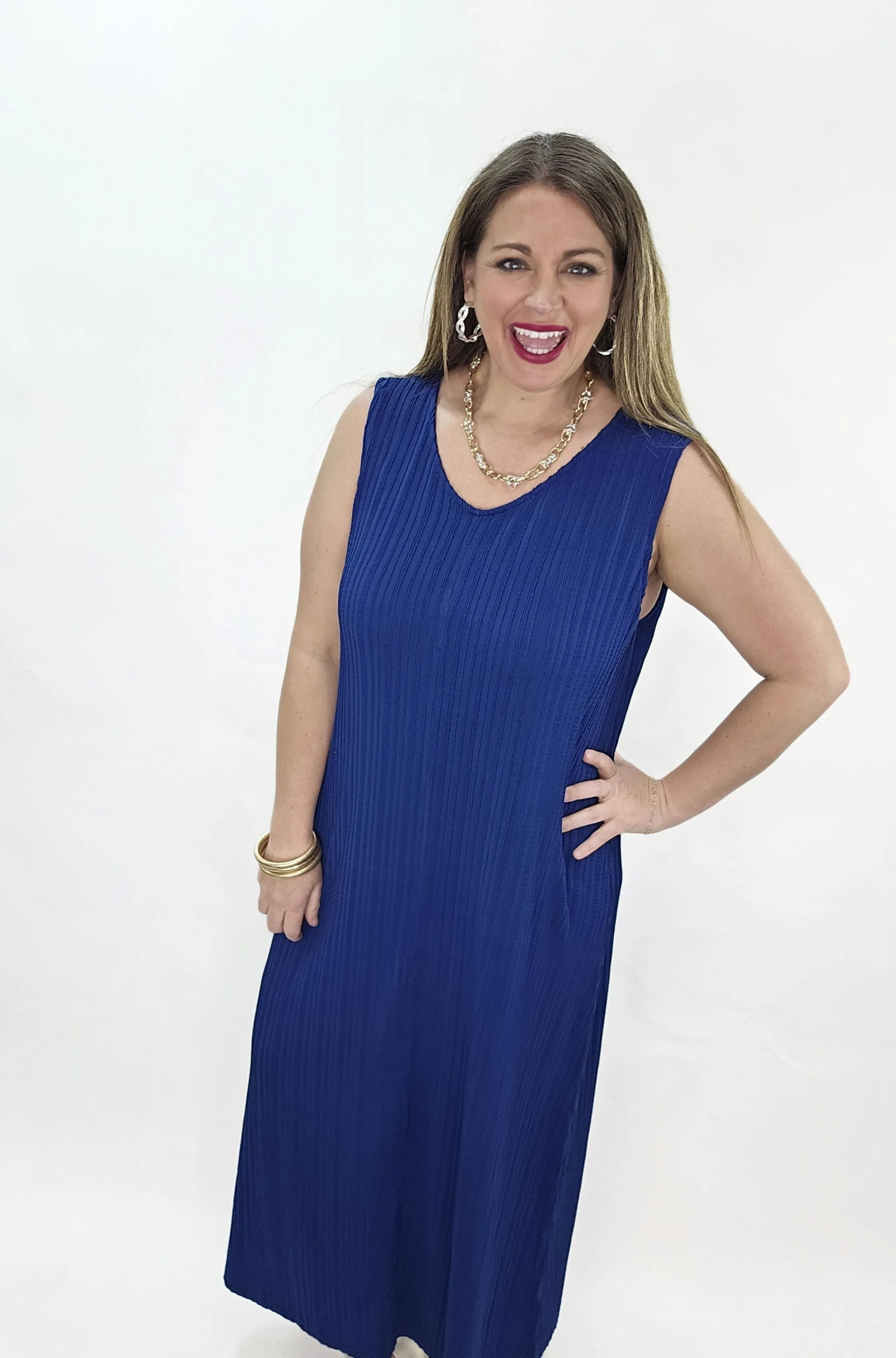 NAVY TEXTURED SLEEVELESS MAXI DRESS