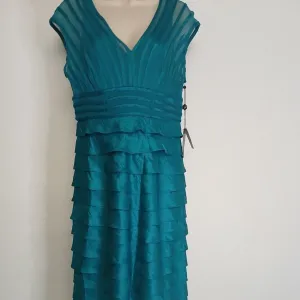 NWT Adrianna Papell Turquoise Crisscross Shutter Pleat Cocktail dress Size 8