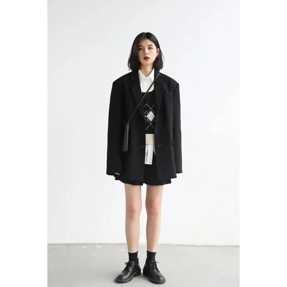 Office-Chic Blazer with Distinguished Lapel Collar and Button Fastening