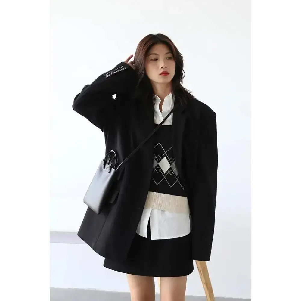 Office-Chic Blazer with Distinguished Lapel Collar and Button Fastening