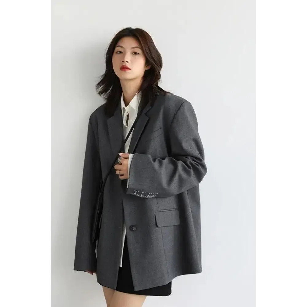 Office-Chic Blazer with Distinguished Lapel Collar and Button Fastening