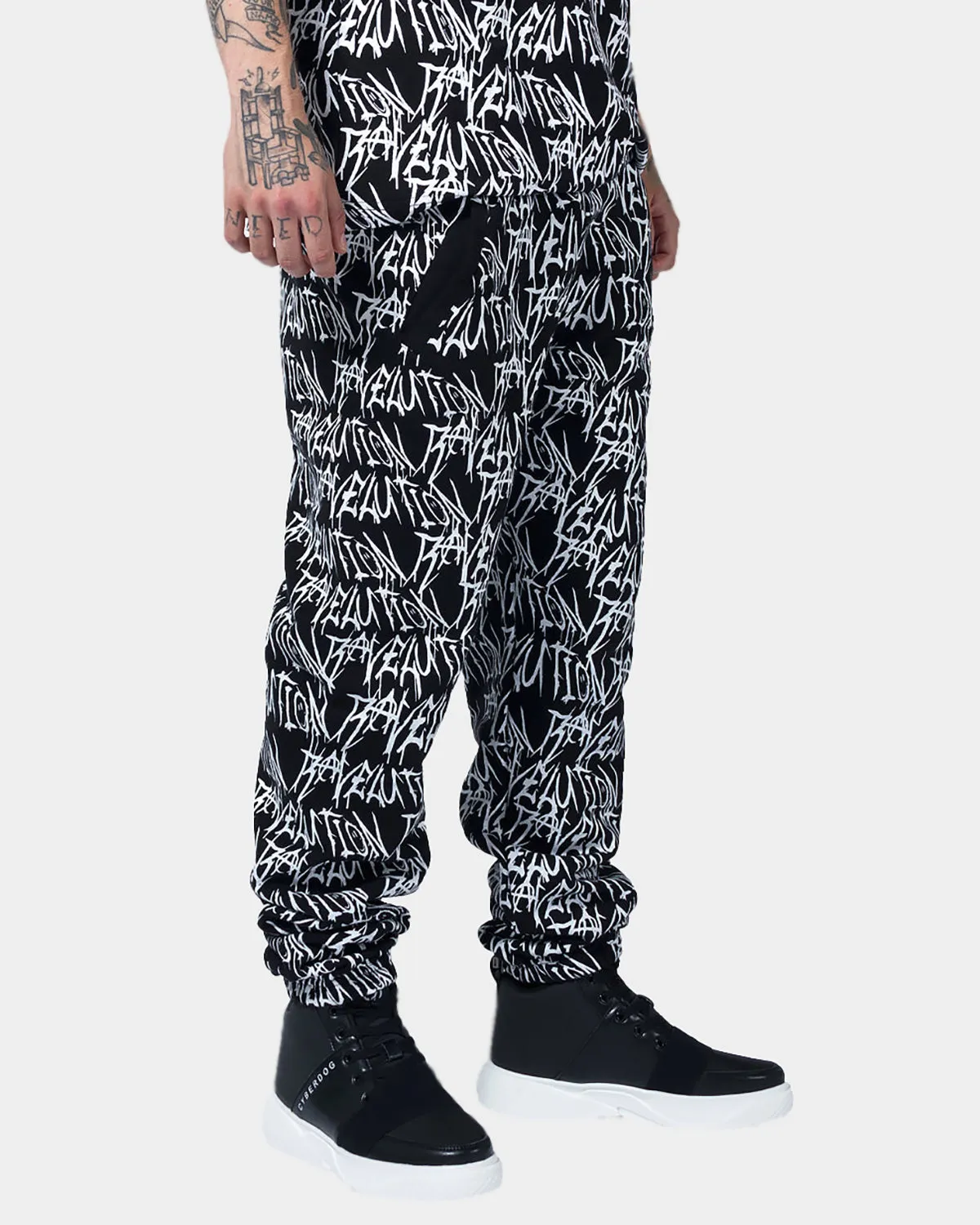 RAVELUTION OVERSIZE JOGGER BLACK