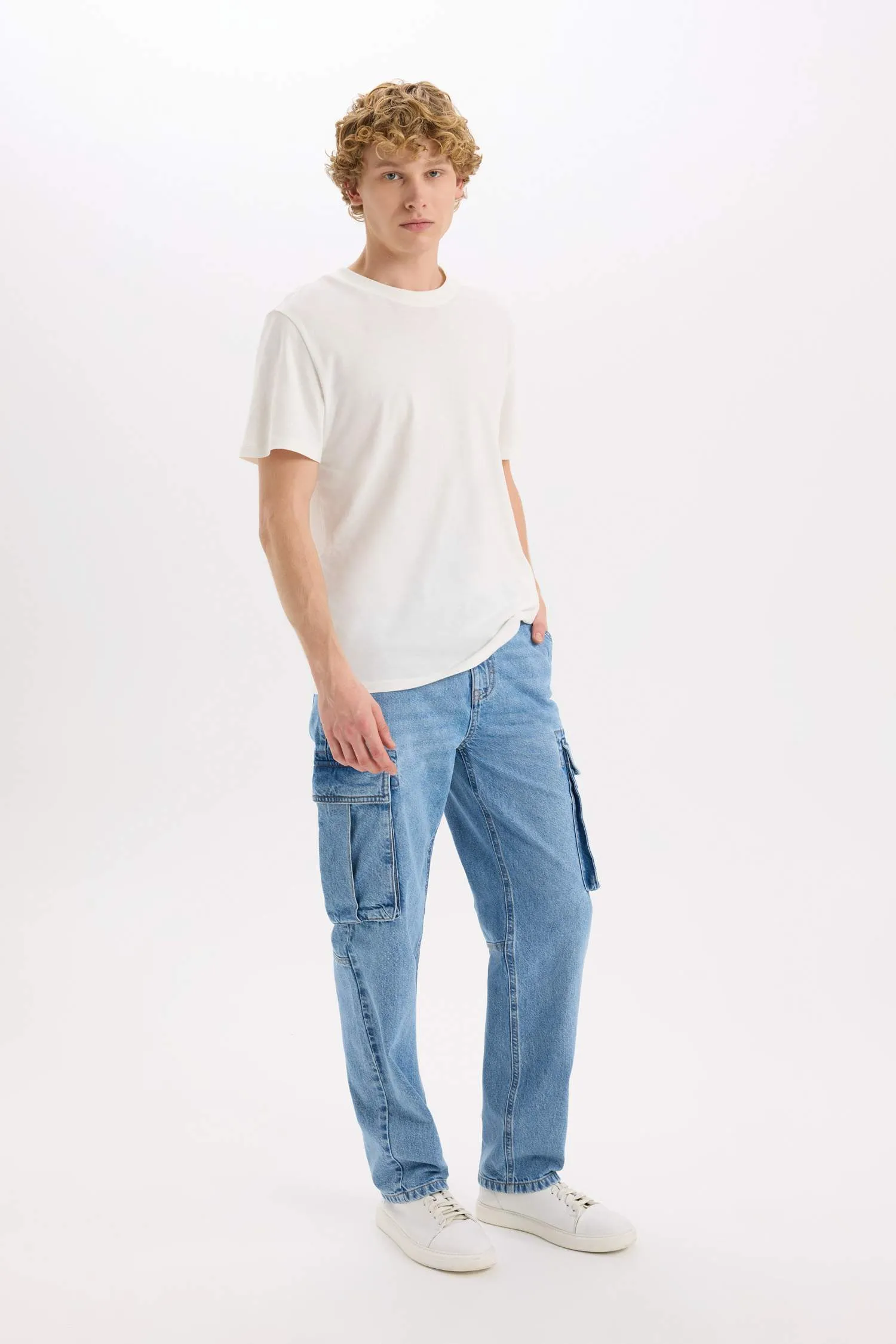 Relax Fit Wide Leg Jeans