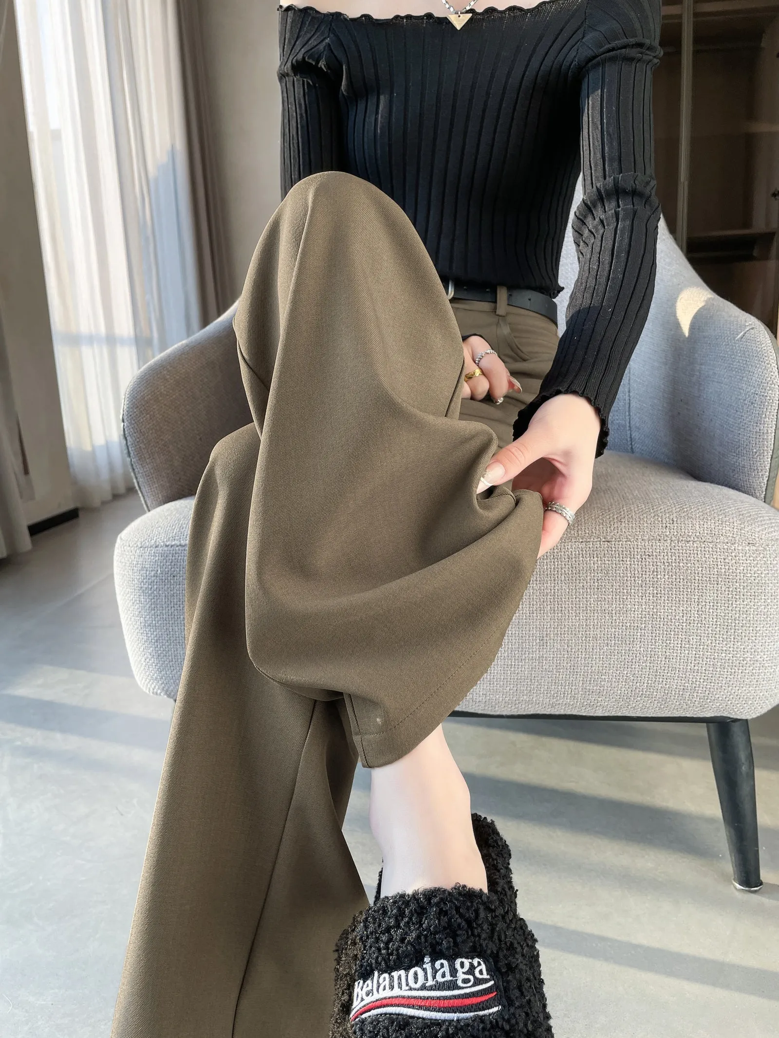 Slim Fit and Fashionable Pleated Pants for Women