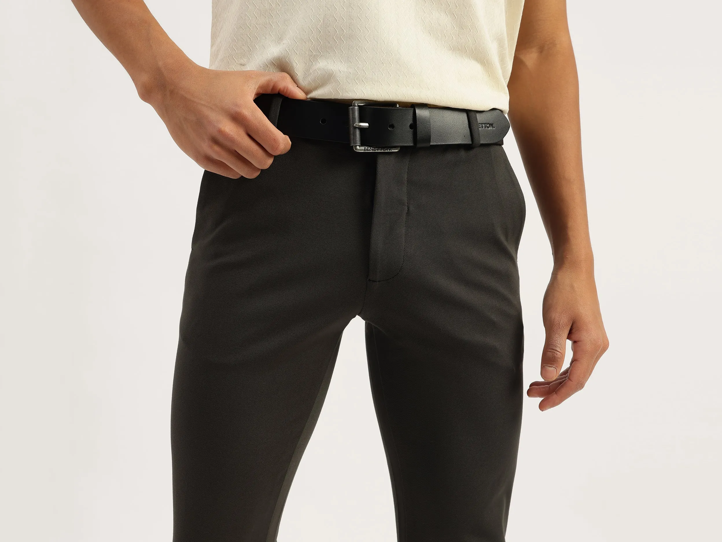Solid Slim Fit Diagonal Twill Knit Trousers