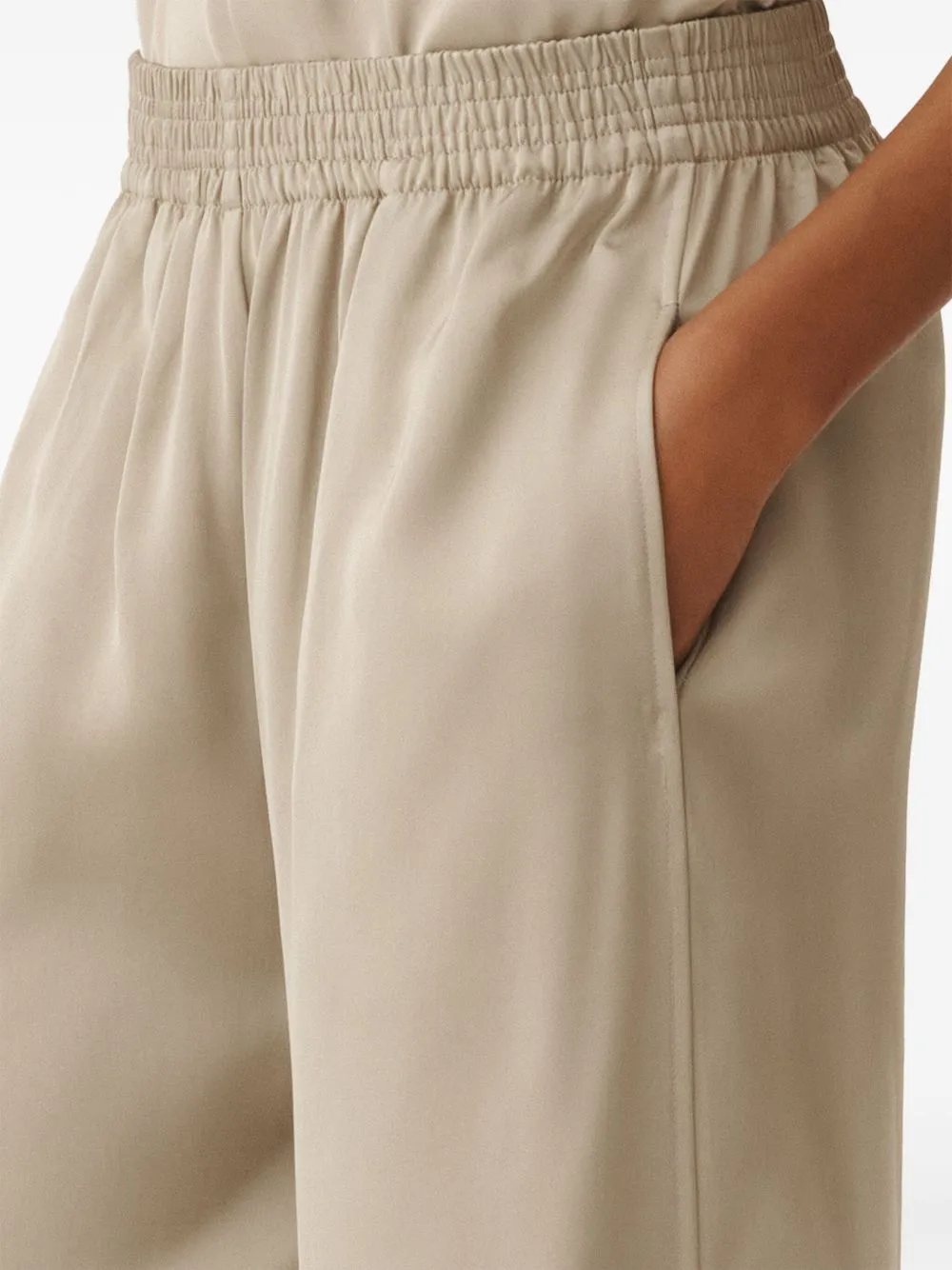 Wide-leg trousers