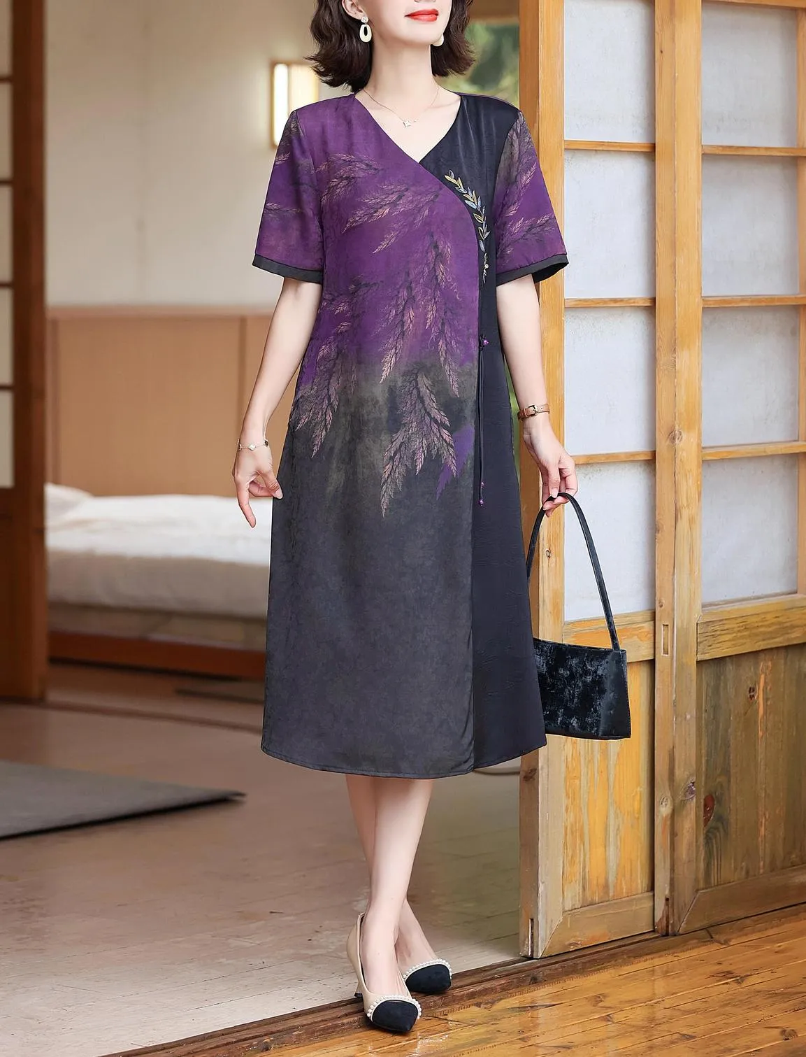 Women's Loose-Fit Dress with Vintage Charm and Silk Fabric