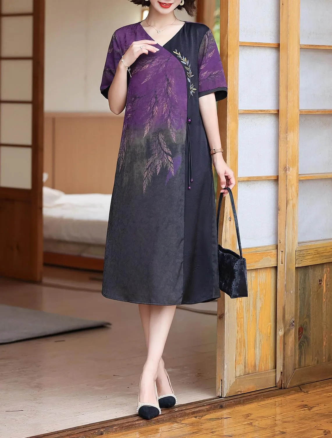 Women's Loose-Fit Dress with Vintage Charm and Silk Fabric
