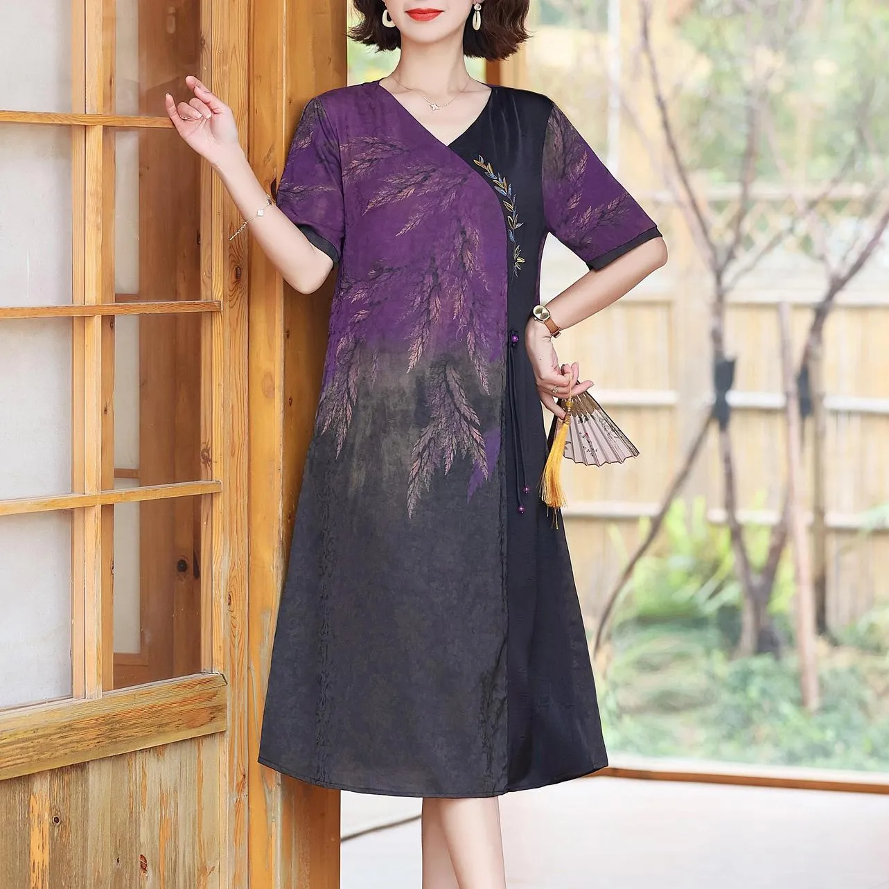 Women's Loose-Fit Dress with Vintage Charm and Silk Fabric