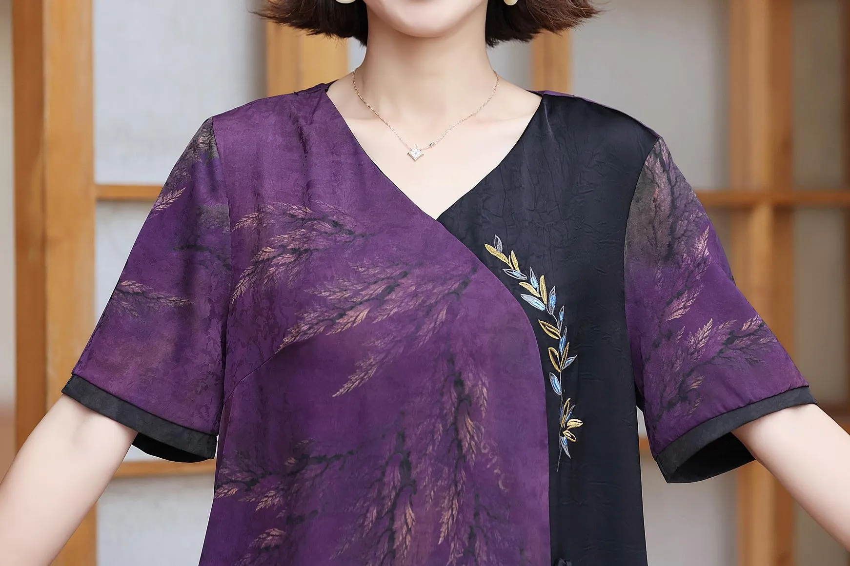 Women's Loose-Fit Dress with Vintage Charm and Silk Fabric