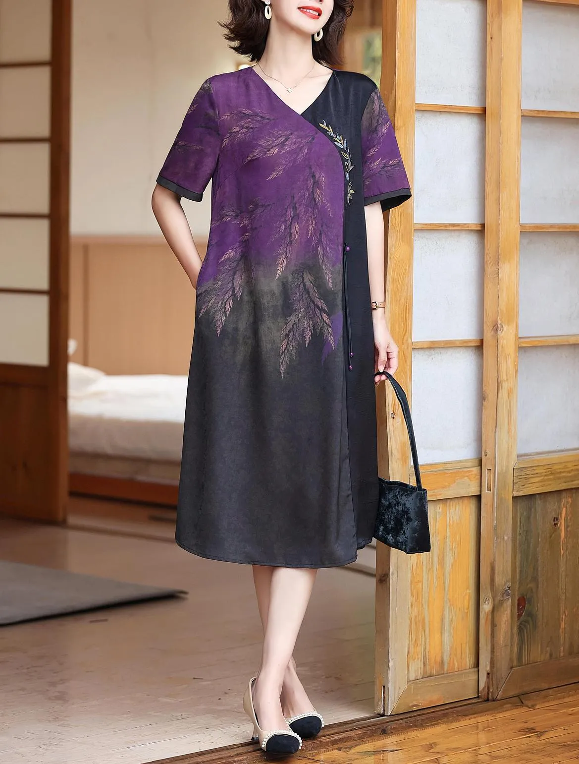 Women's Loose-Fit Dress with Vintage Charm and Silk Fabric