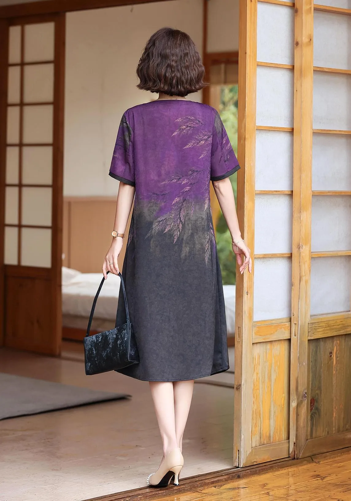 Women's Loose-Fit Dress with Vintage Charm and Silk Fabric
